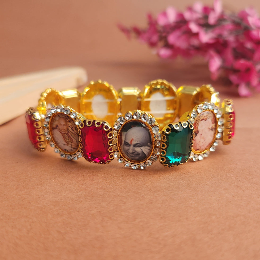 Red And Green Bracelet with Jai Guruji Swaroop, Handmade Bracelets