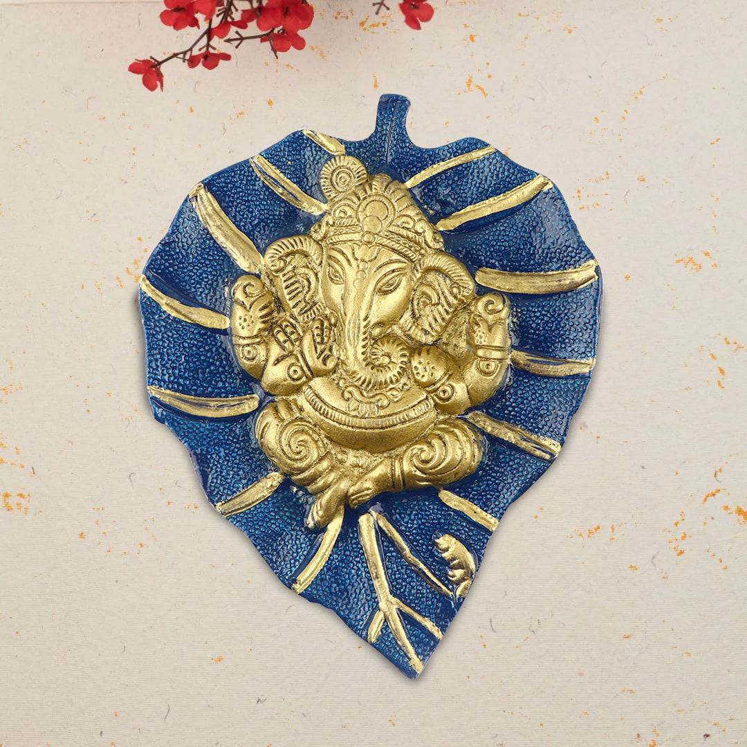 1 pc Lord Ganesh on Leaf Patta Wall Hanging White