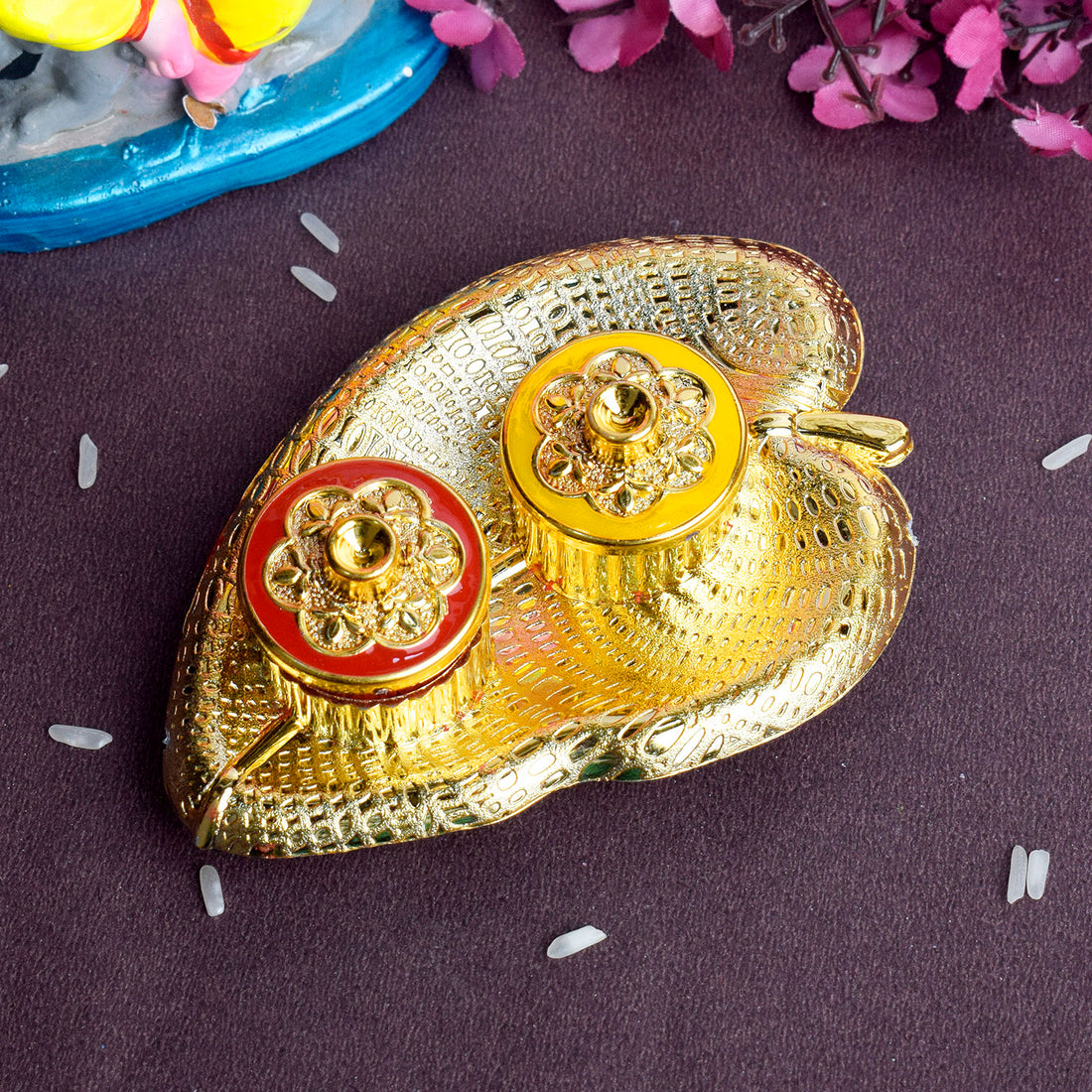 Leaf-shaped kumkum dispenser | India’s Largest Pooja Accessories Brand – www.satvikstore.in