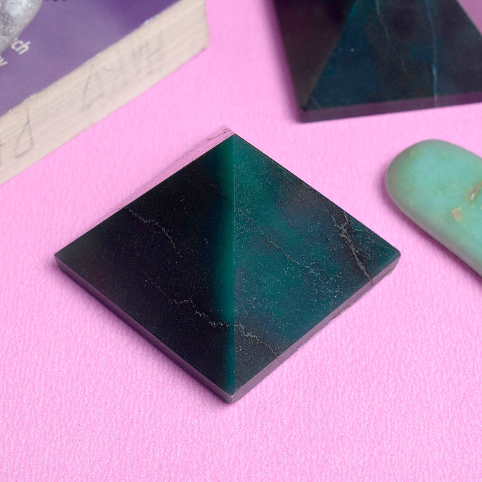 Green Aventurine Pyramid for Reiki Healing and Crystal Healing Stone