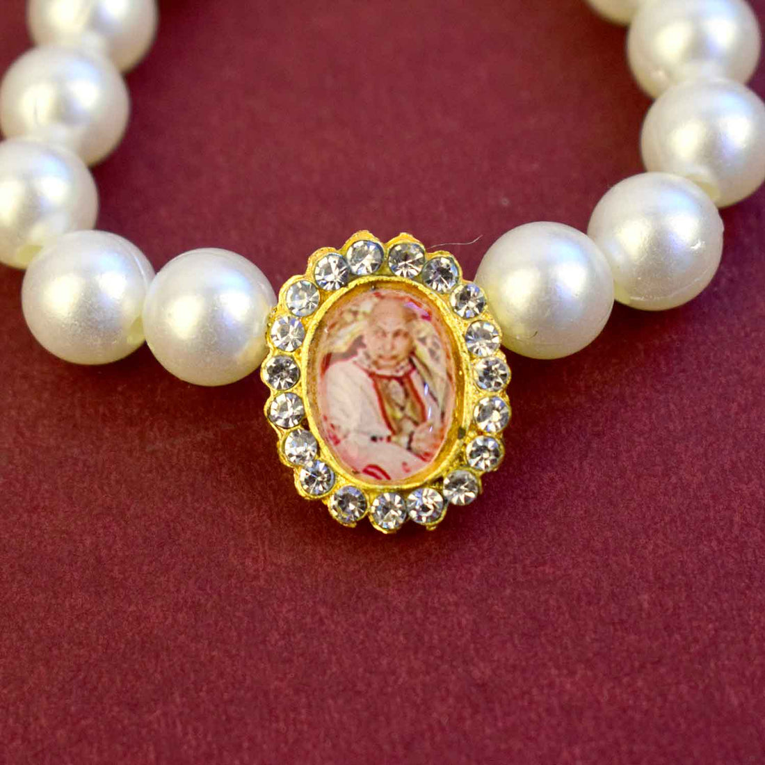 Elegant Guruji Swaroop Bracelet – White Pearls with Latkan