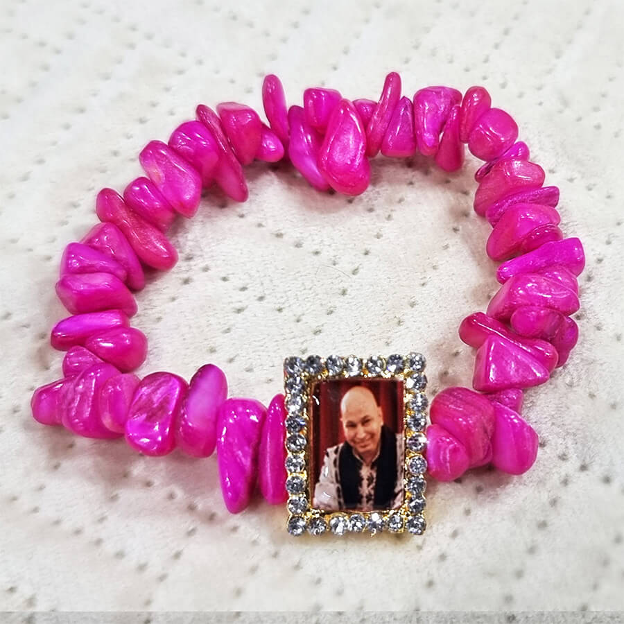 Positive Pink Sea Stone Bracelet with Jai Guruji Swaroop Puja Store Online Pooja Items Online Puja Samagri Pooja Store near me www.satvikstore.in