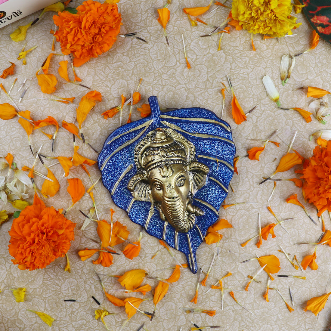 1 Pc Lord Ganesh Face on Leaf Patta Wall Hanging Green